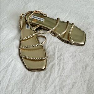 NWOT Steve Madden Gold Braided Strappy Sandal. Size 9.5